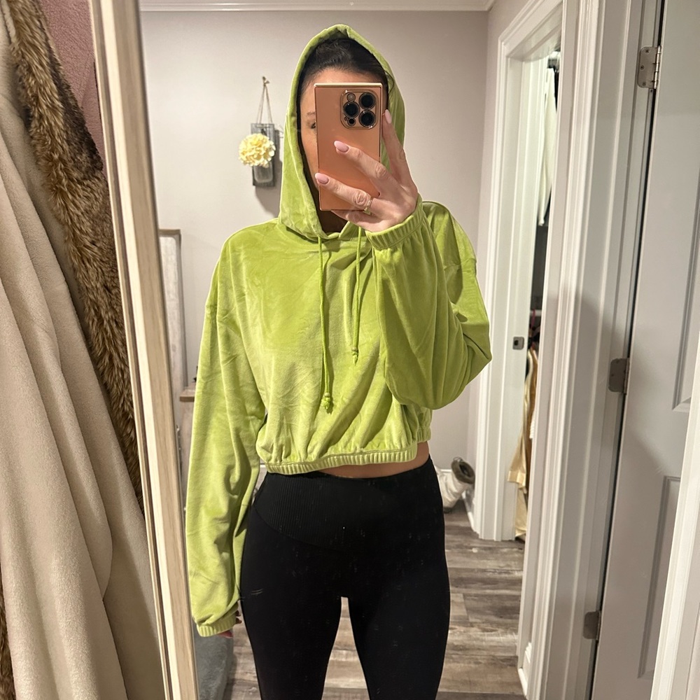 Velvet green crop sweatshirt